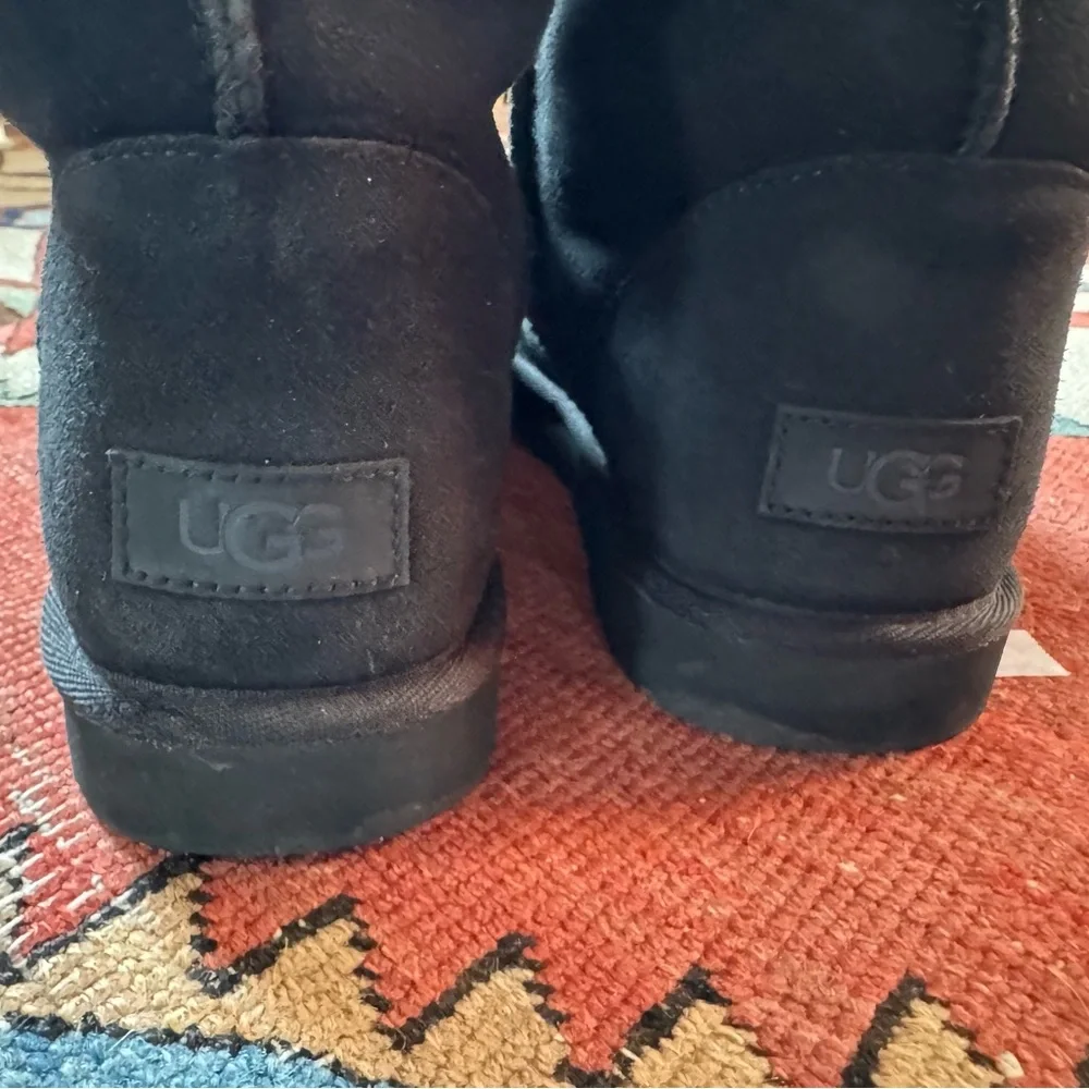 Ugg Classic Tall Sued Water Repellent Boots, size 9 - Picture 2 of 4